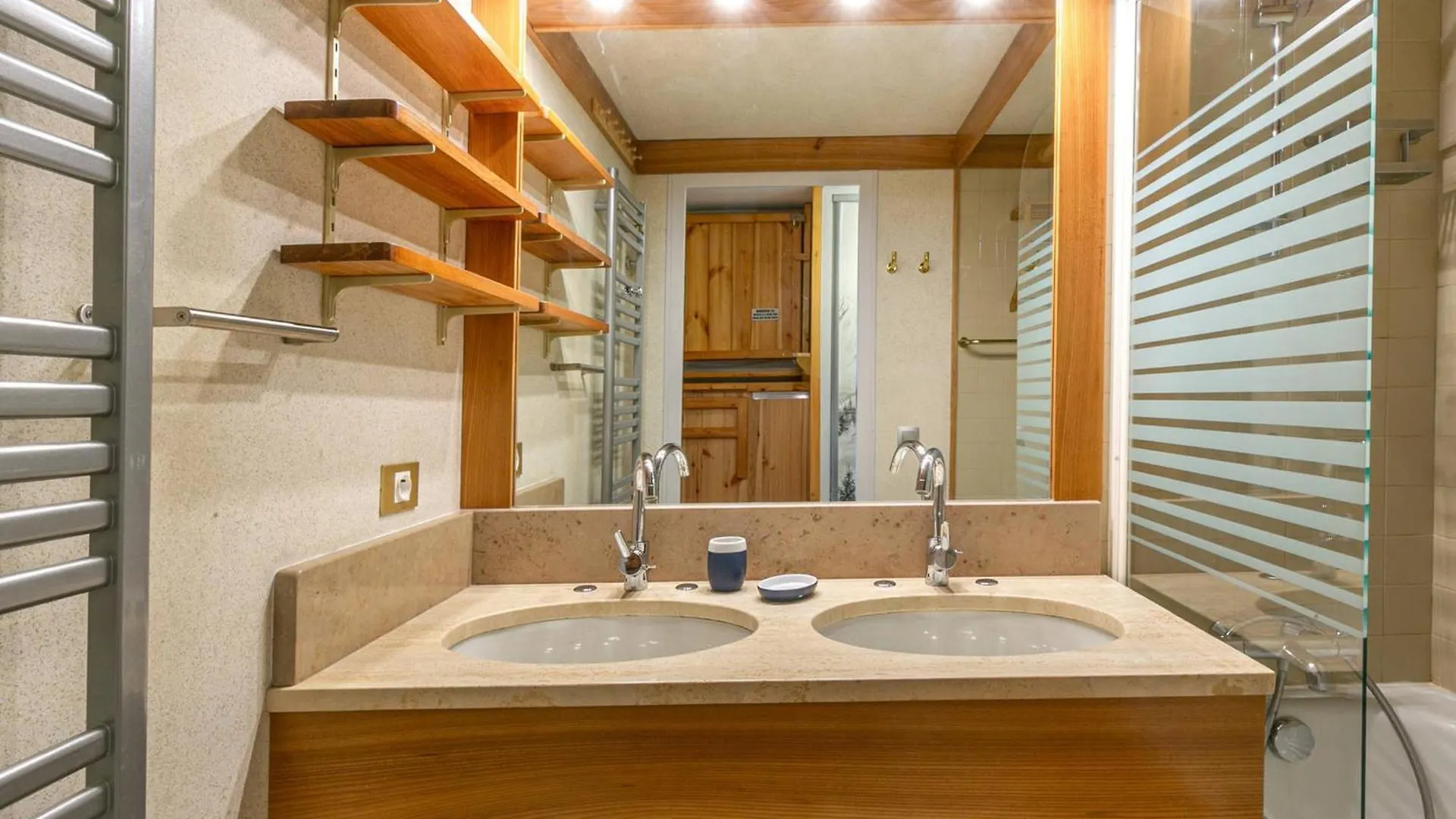 Appartement Coquet Avec Balcon, Wifi, 2 Pieces, Val-D'Isere - Fr-1-694-367 フランス